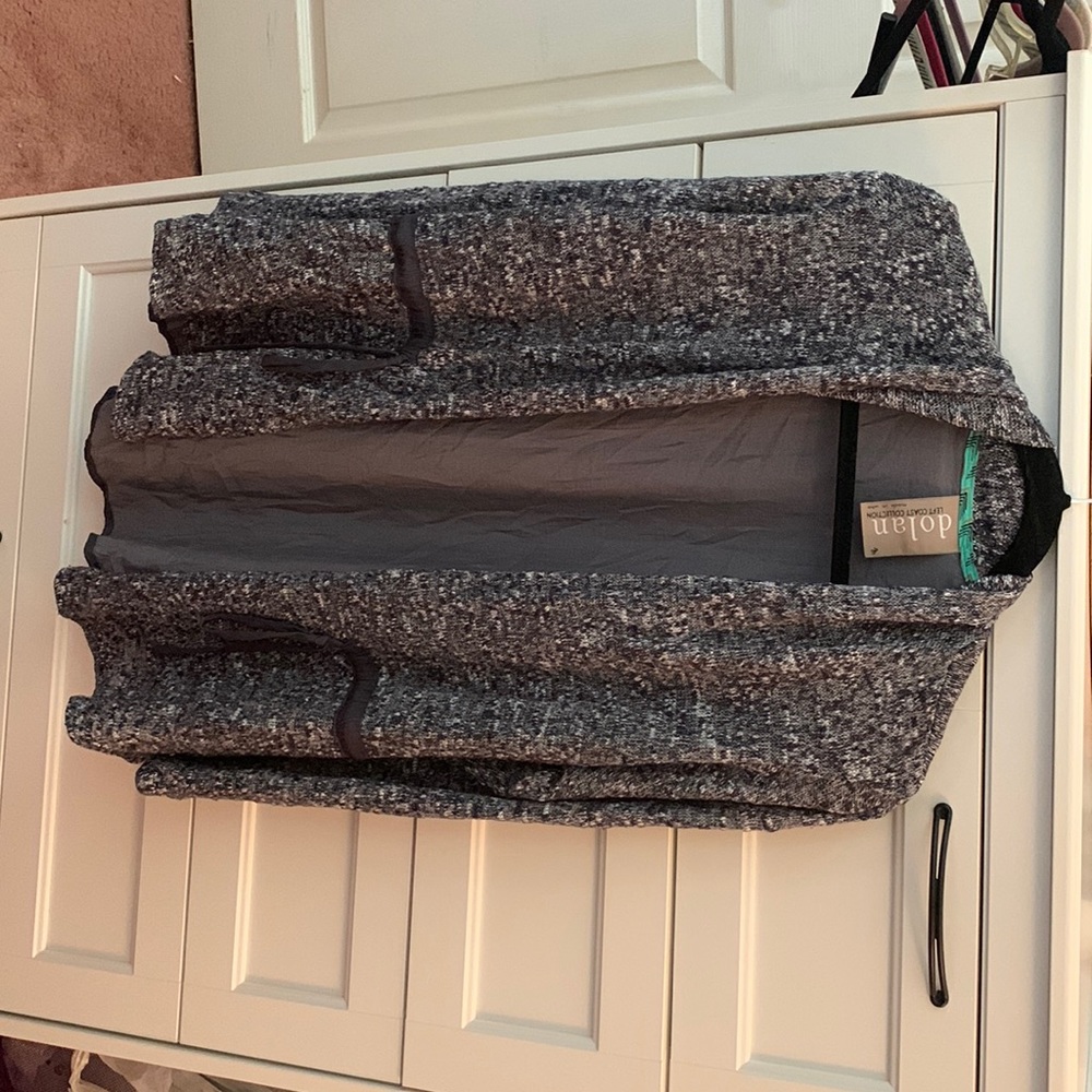 Light weight cardigan with a tie